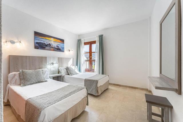 Klayman Olivina Aparthotel