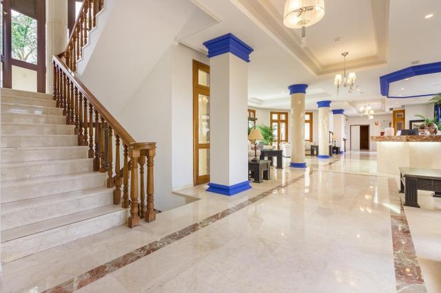 Klayman Olivina Aparthotel