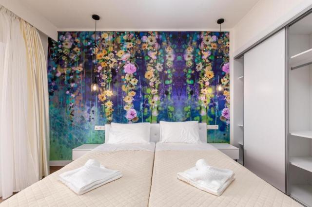 Aqua Luxury Suites