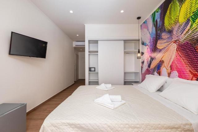 Aqua Luxury Suites