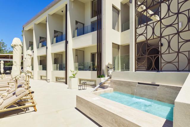 Inea Hotel & Suites