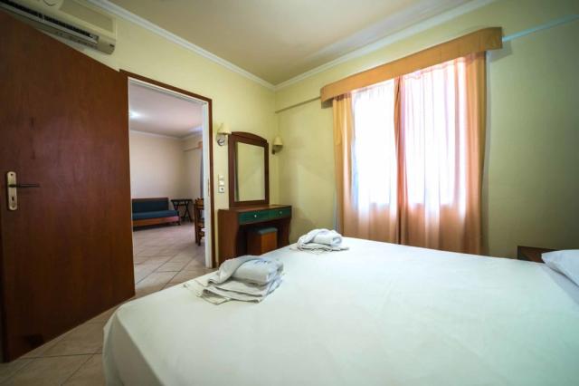 Porto Kalamaki Aparthotel