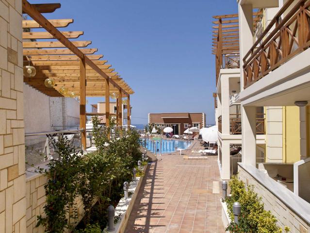 Porto Kalamaki Aparthotel