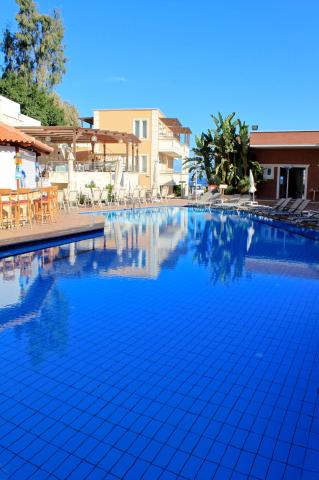Porto Kalamaki Aparthotel