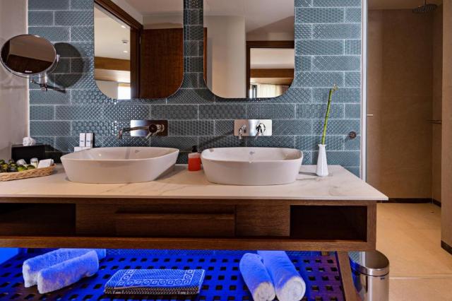Minos Hotel