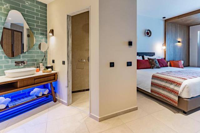 Minos Hotel