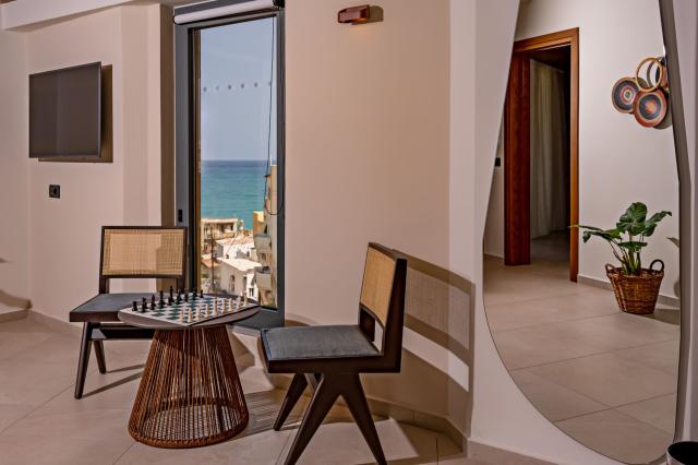 Minos Hotel
