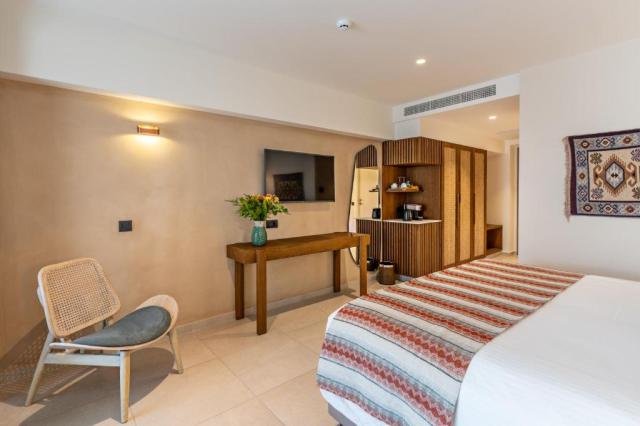 Minos Hotel