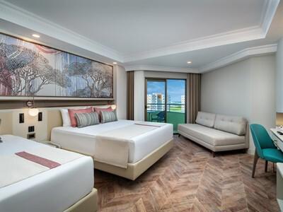 Delphin Palace