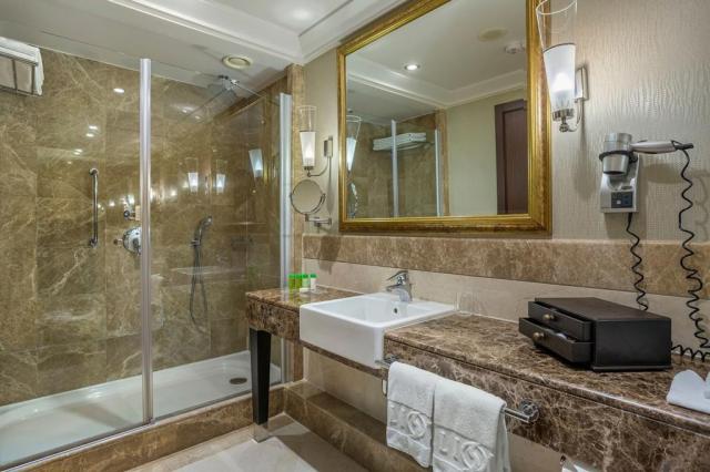 Calista Luxury Resort Hotel