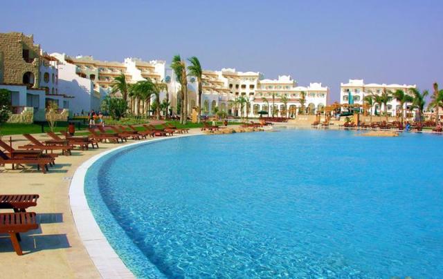 Royal Lagoons Resort