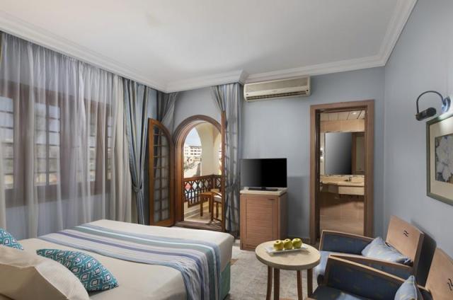 Royal Lagoons Resort
