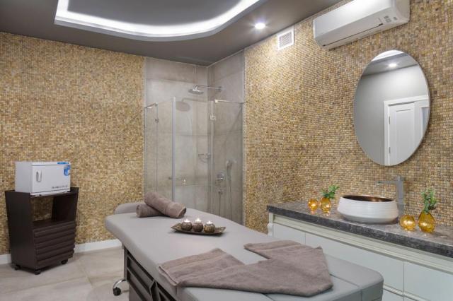 Blue Marlin Deluxe Spa & Resort