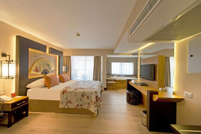 Limak Lara De Luxe Hotel