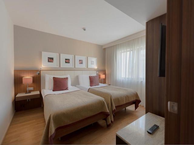 Arum Barut Collection