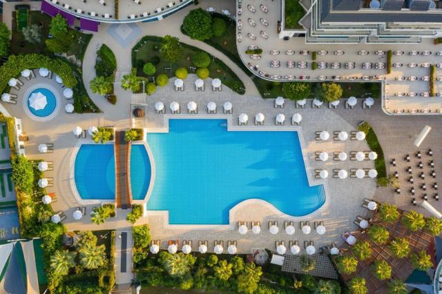 Commodore Elite Suites & Spa