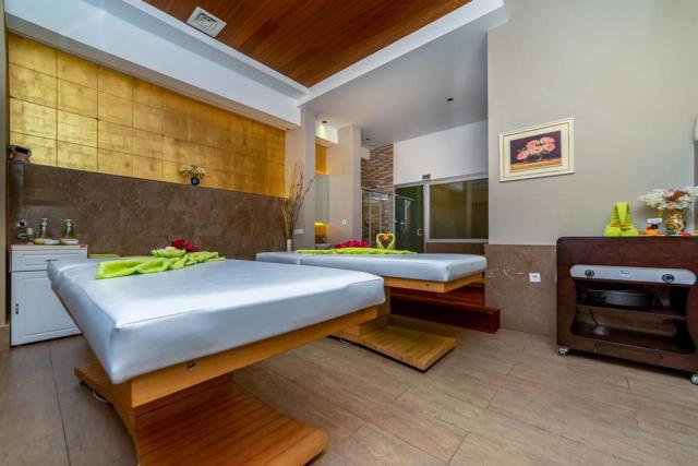 Commodore Elite Suites & Spa