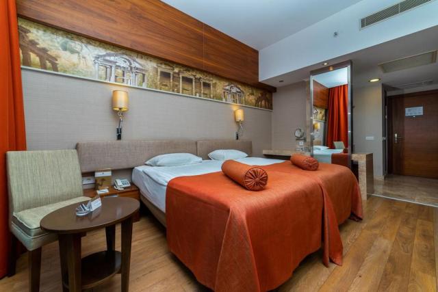 Commodore Elite Suites & Spa