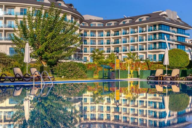 Commodore Elite Suites & Spa
