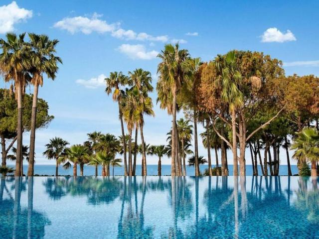 Achantus & Cennet Barut Collection
