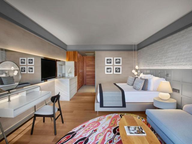 Achantus & Cennet Barut Collection