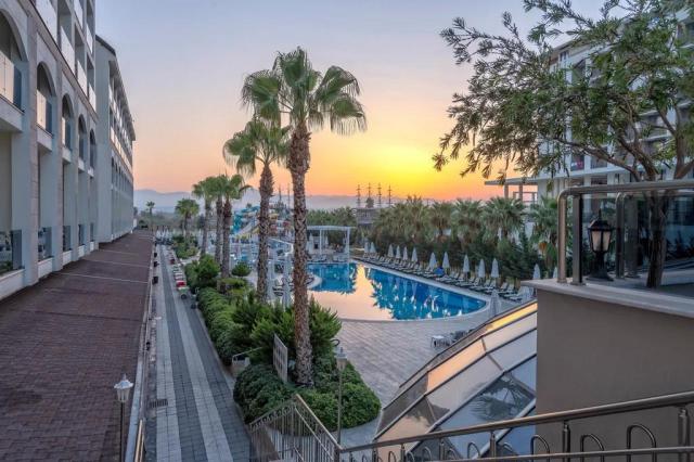 Port River Hotel & Spa