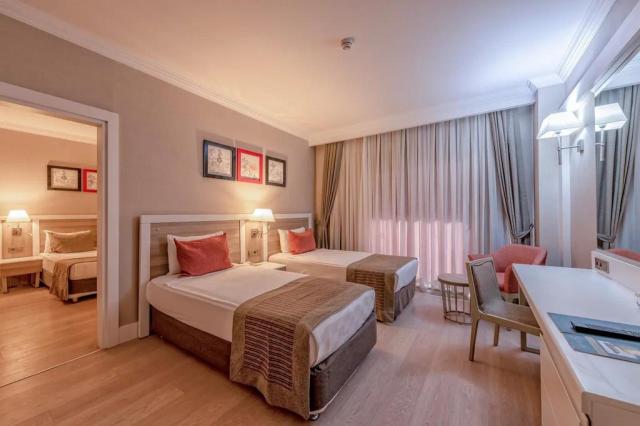 Port River Hotel & Spa