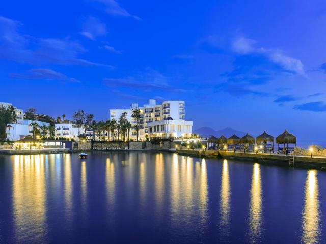 Le Bleu Hotel