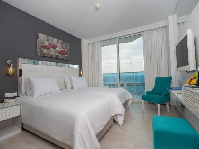 Le Bleu Hotel