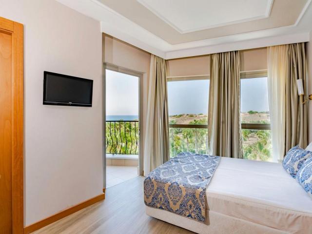 Royal Atlantis Beach
