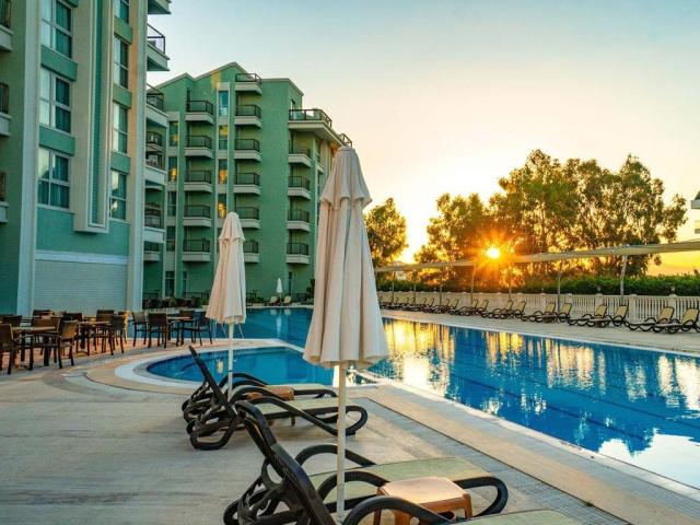 Royal Atlantis Spa & Resort Hotel 