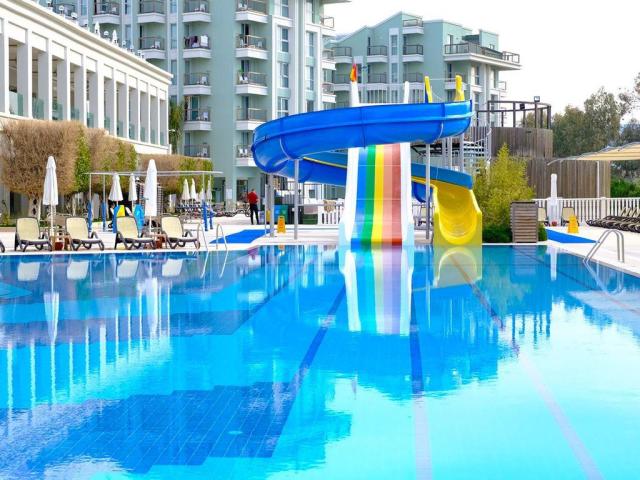 Royal Atlantis Spa & Resort Hotel 