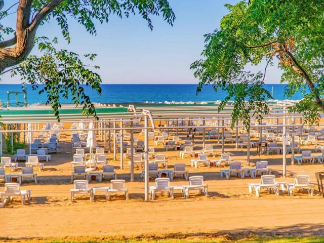 Royal Atlantis Spa & Resort Hotel 