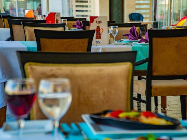 Royal Atlantis Spa & Resort Hotel 