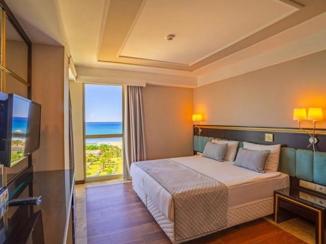 Royal Atlantis Spa & Resort Hotel 