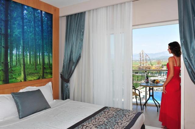 Lake & River Side Hotel & Spa