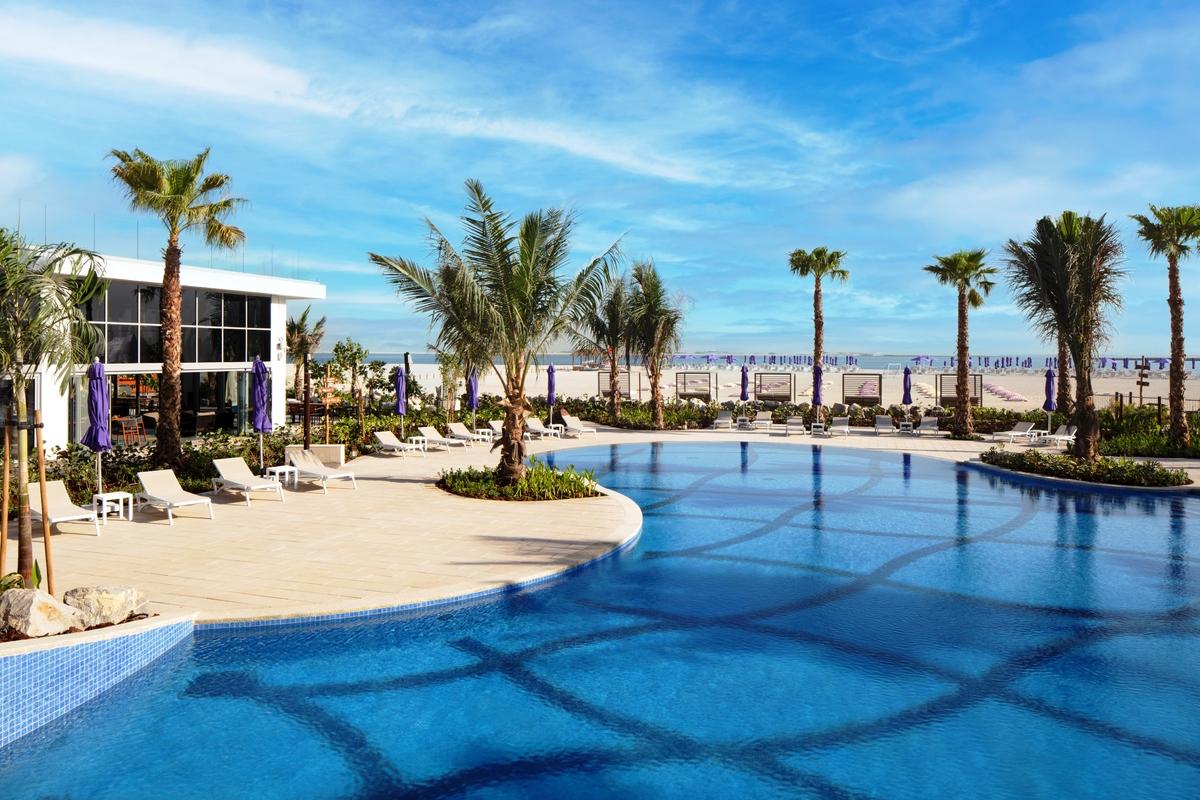 orig_centara pool.jpg?r=a7224da0ff1d37f908cc4ca6d89ec890