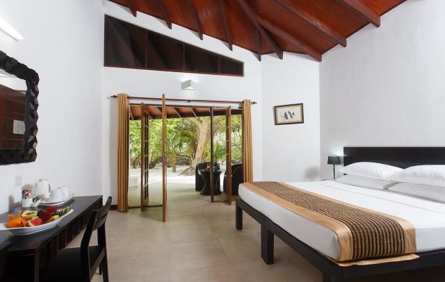 orig_Room large_Embudu-Standard-Room-Ext-1_6_11zon.jpg?r=76a16d