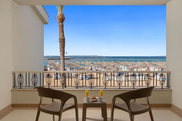  Dana Beach Resort 
