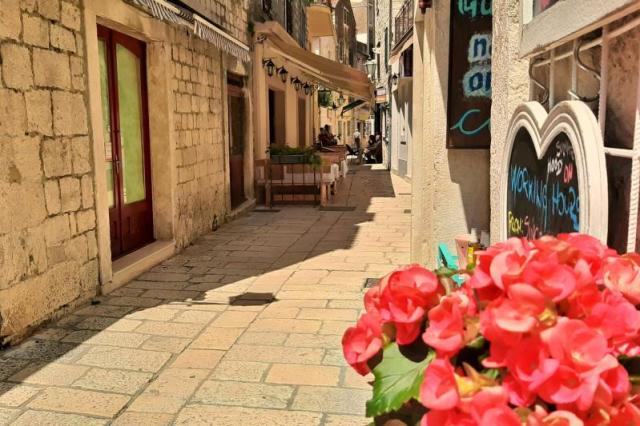 omis (12).jpg