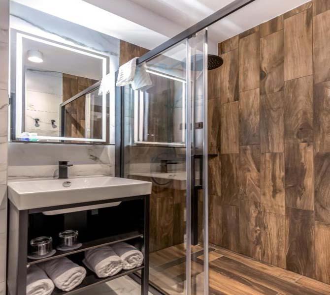 Bathroom_hotel Ad Turres (1).jpg