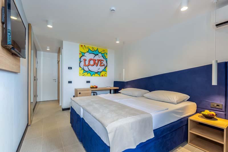 Standard double room (2).jpg