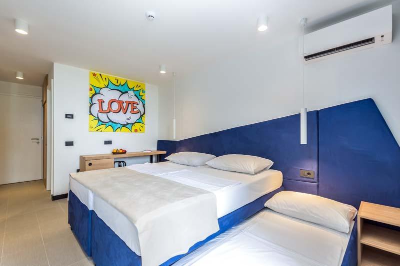 Standard double room sea side (5).jpg