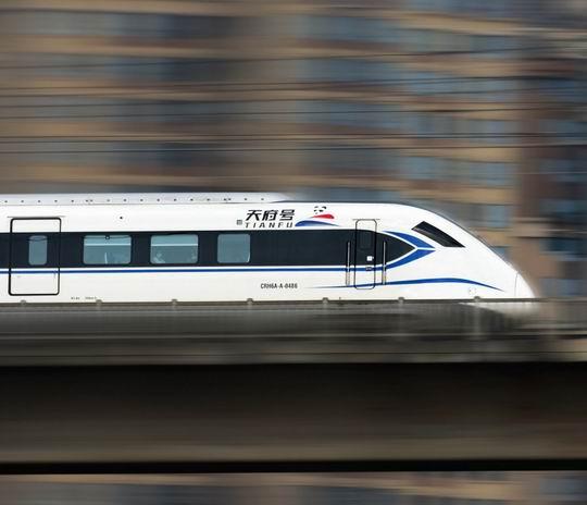 Utazás szuperexpressz vonattal Kína két lenyűgöző metropolisza között