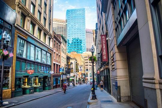 Az USA és Kanada nagyvárosaival és a Niagara-vízeséssel