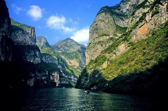 Chongqing – Jangce – Yichang – Kunming – Lijiang – Shangri-La