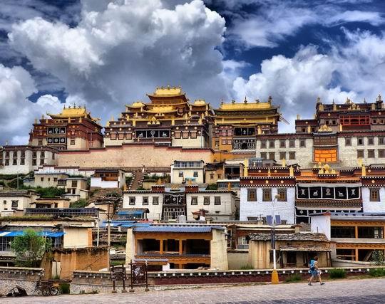 Chongqing – Jangce – Yichang – Kunming – Lijiang – Shangri-La