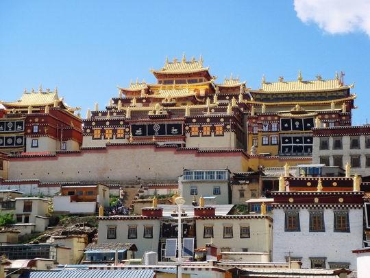 Peking – Nagy Fal – Chengde – Datong – Yungang sziklatemplomok – Xian – Shanghai – Suzhou