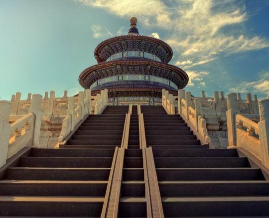 Peking – Shanghai – Suzhou – Xian – Guilin – Kanton (pandalátogatással az állatkertben) – Hong Kong – Makaó