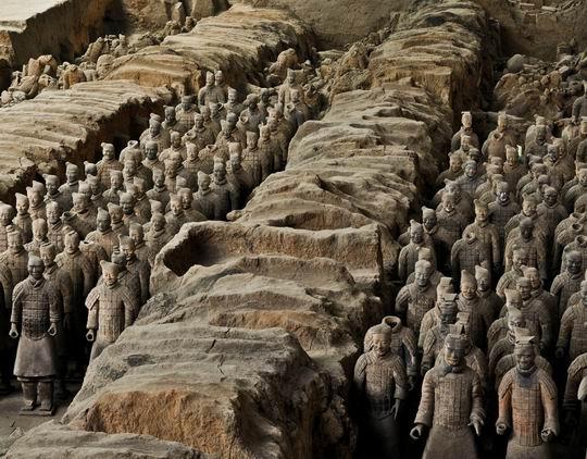 Peking – Shanghai – Suzhou – Xian – Guilin – Kanton (pandalátogatással az állatkertben) – Hong Kong – Makaó